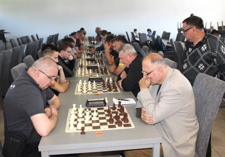UZ DAN OPĆINE BRESTOVAC ODRŽAN ŠAHOVSKI TURNIR: Prvo mjesto i pobjednički pehar osvojio velemajstor Bogdan Lalić