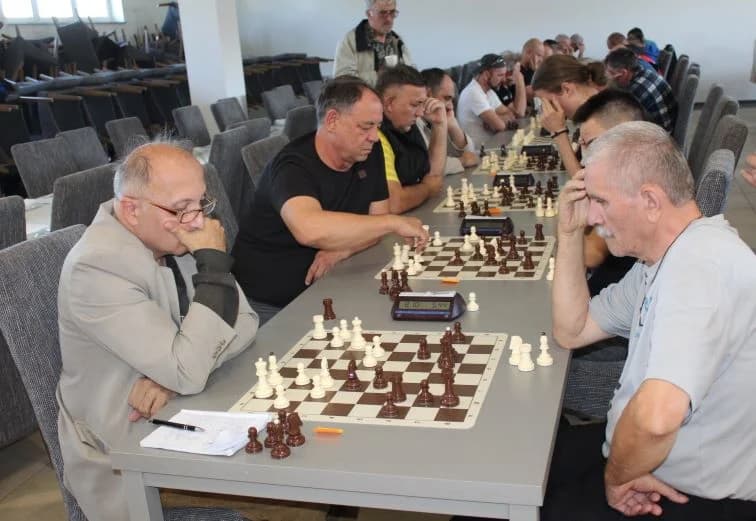UZ DAN OPĆINE BRESTOVAC ODRŽAN ŠAHOVSKI TURNIR: Prvo mjesto i pobjednički pehar osvojio velemajstor Bogdan Lalić