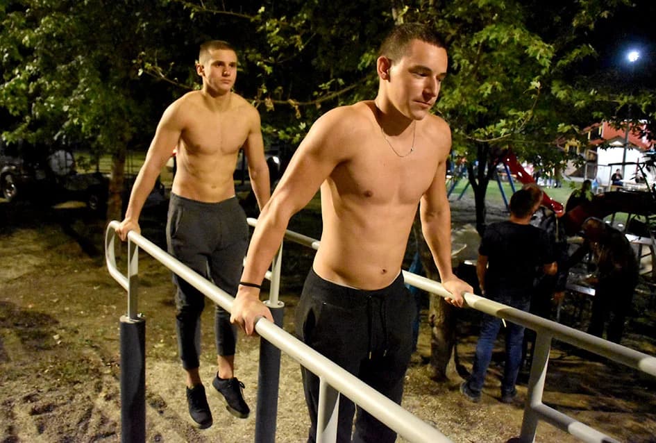 TJELOVJEŽBOM SE PRIPREMAJU ZA BUDUĆA ZVANJA: Jedan u policajce drugi u vojnike