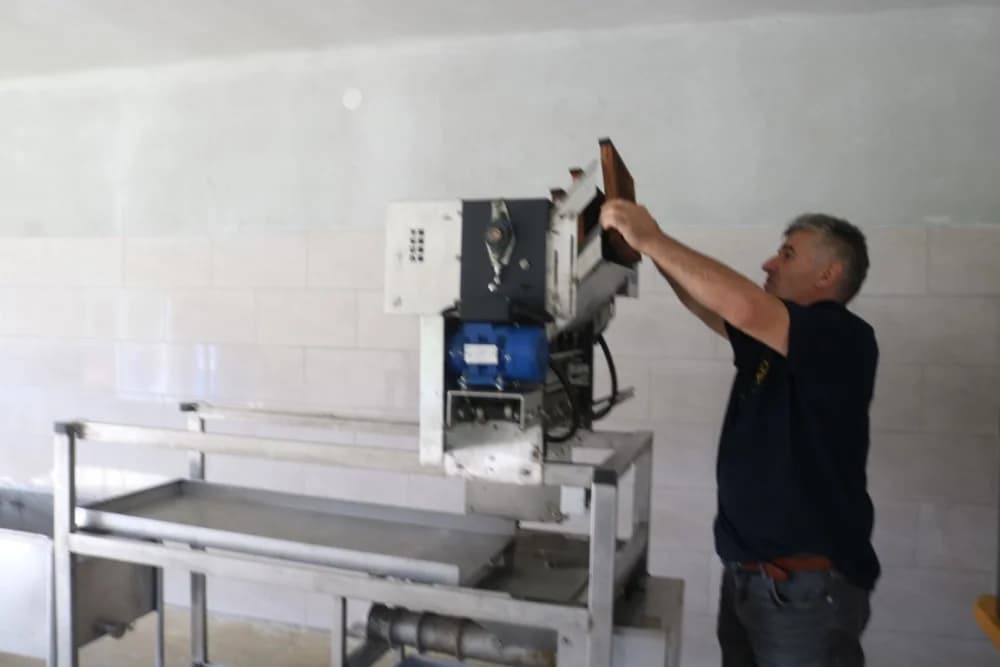 Požeški pčelar Željko Balen jedini u našoj zemlji oformio energetski neovisan i samoodrživ pčelinjak /FOTO/
