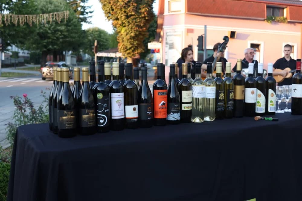 ZAVRŠETAK BERBE: Dosadašnji  vincilir Zoran Svitok na oproštaj doveo tamburaše, a za novog vincilira izabran Viktor Tepeš