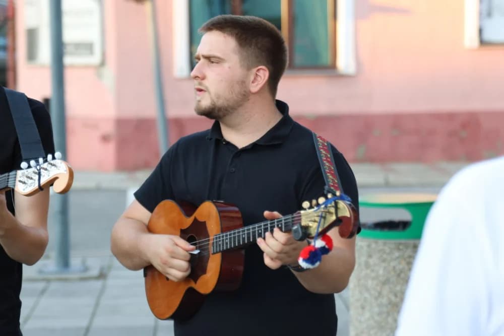 ZAVRŠETAK BERBE: Dosadašnji  vincilir Zoran Svitok na oproštaj doveo tamburaše, a za novog vincilira izabran Viktor Tepeš
