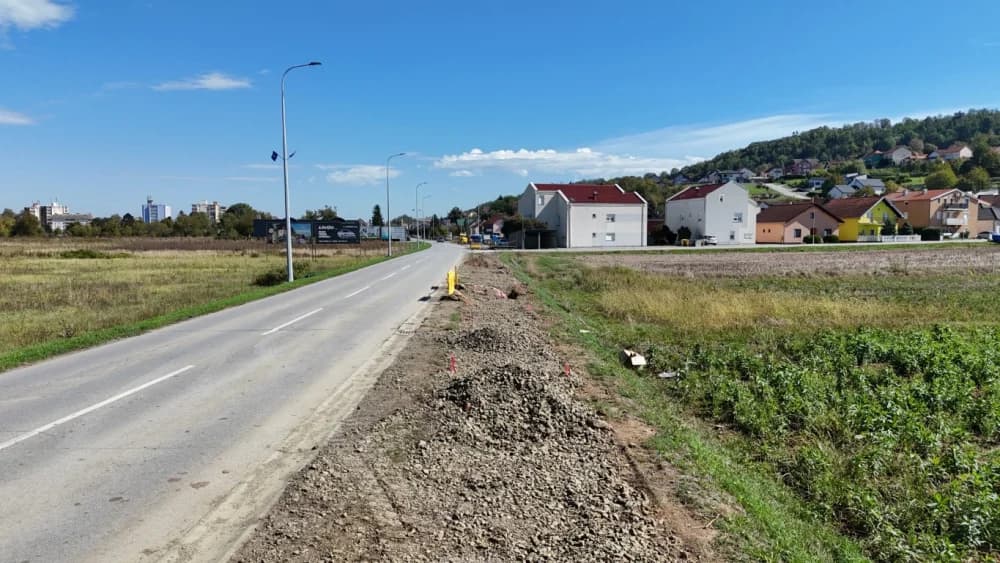 (VIDEO) Napreduju radovi na izgradnji pješačko-biciklističke staze u Zagrebačkoj ulici