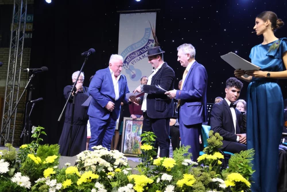 SUBOTIČKI FESTIVAL: Požežanin Luka Samardžić osvojio treće mjesto vlastitom pjesmom, a gosti festivala čelnici Kaptola i Pleternice
