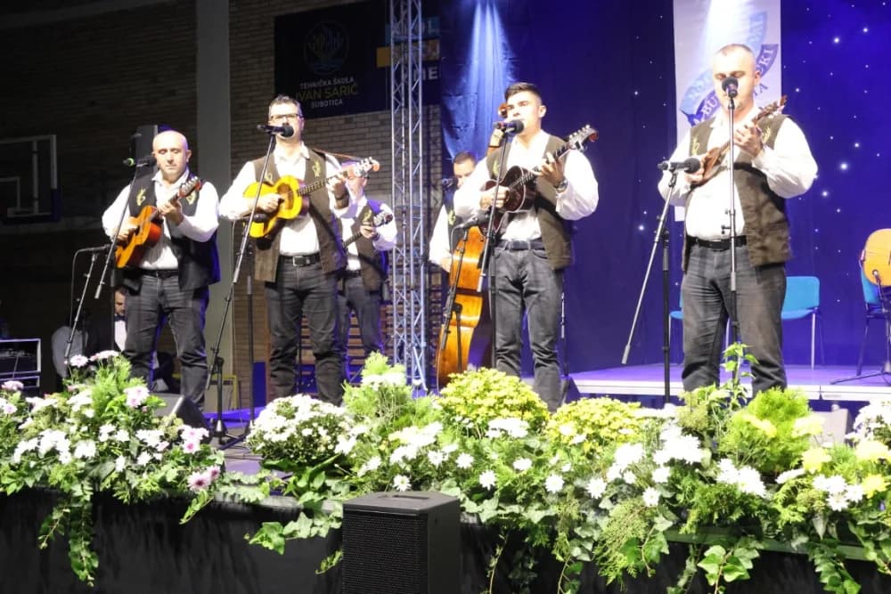 SUBOTIČKI FESTIVAL: Požežanin Luka Samardžić osvojio treće mjesto vlastitom pjesmom, a gosti festivala čelnici Kaptola i Pleternice