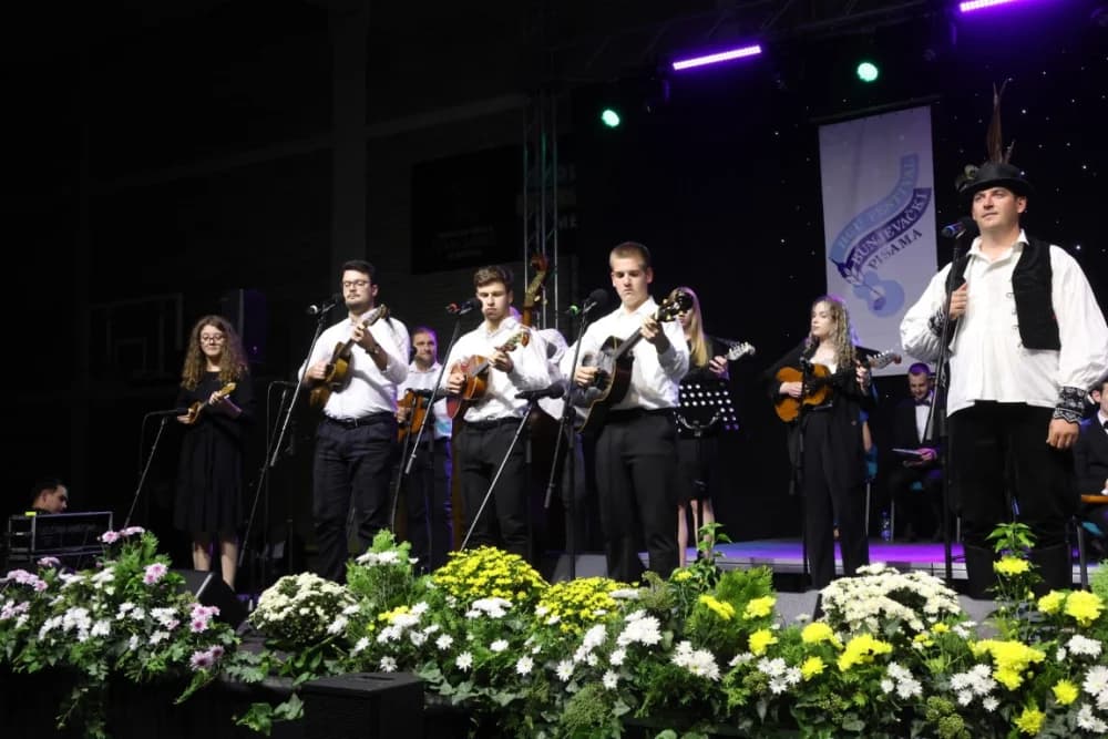 SUBOTIČKI FESTIVAL: Požežanin Luka Samardžić osvojio treće mjesto vlastitom pjesmom, a gosti festivala čelnici Kaptola i Pleternice