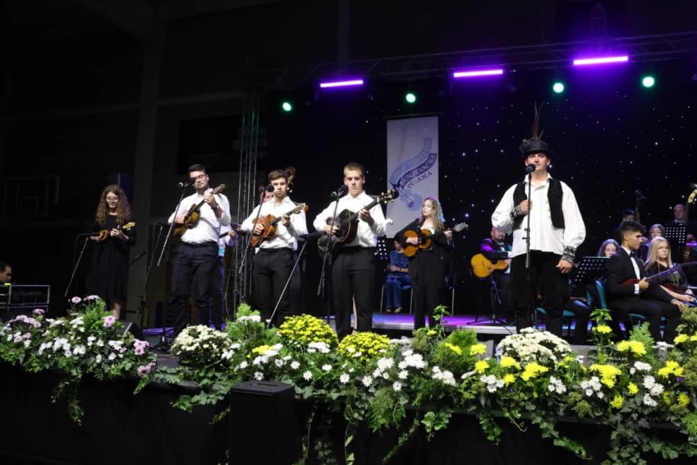 SUBOTIČKI FESTIVAL: Požežanin Luka Samardžić osvojio treće mjesto vlastitom pjesmom, a gosti festivala čelnici Kaptola i Pleternice
