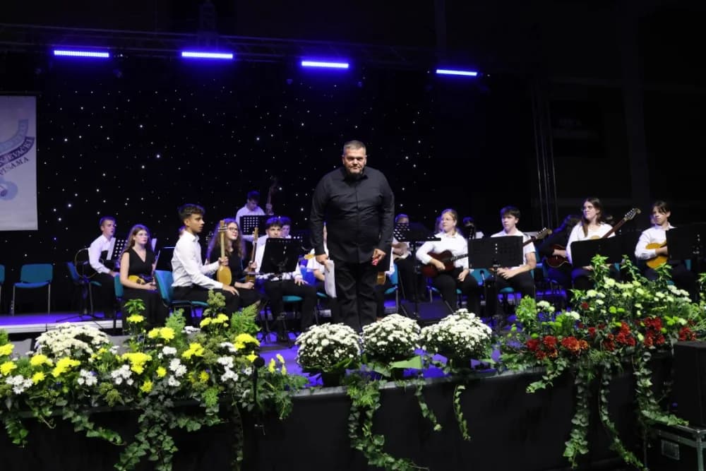 SUBOTIČKI FESTIVAL: Požežanin Luka Samardžić osvojio treće mjesto vlastitom pjesmom, a gosti festivala čelnici Kaptola i Pleternice