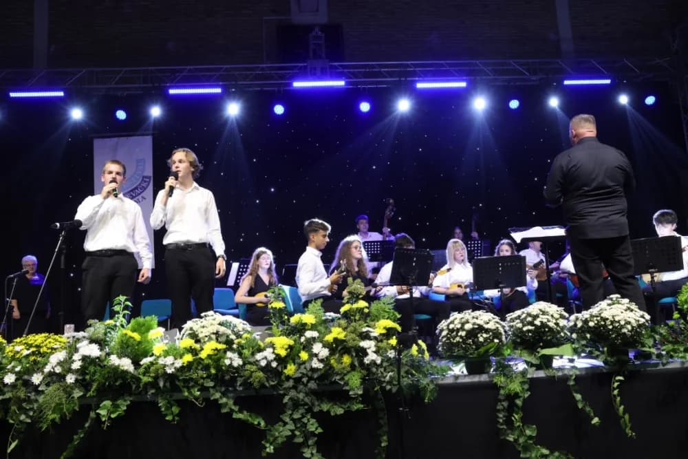 SUBOTIČKI FESTIVAL: Požežanin Luka Samardžić osvojio treće mjesto vlastitom pjesmom, a gosti festivala čelnici Kaptola i Pleternice