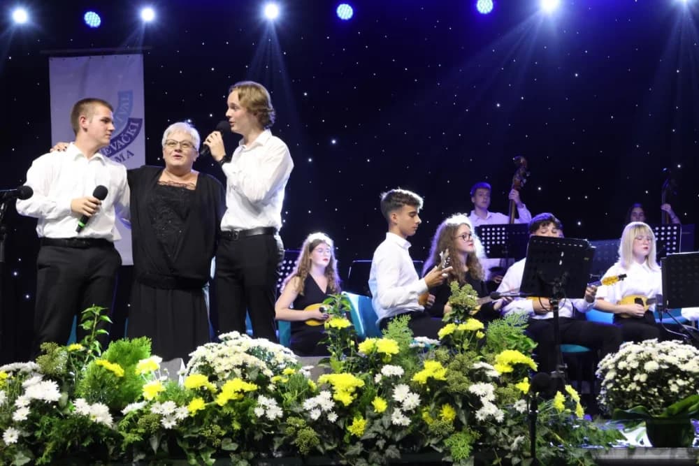 SUBOTIČKI FESTIVAL: Požežanin Luka Samardžić osvojio treće mjesto vlastitom pjesmom, a gosti festivala čelnici Kaptola i Pleternice