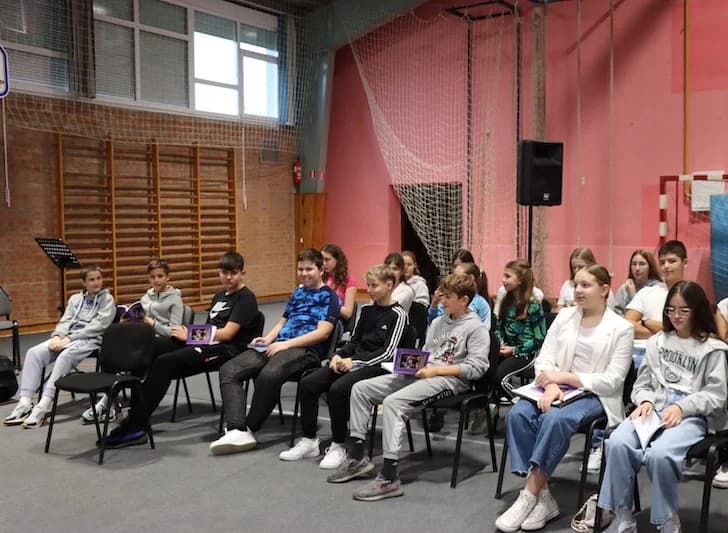 Požeška pjesnikinja Kata Tutić recitirala svoju pjesmu „Rasuta duša“ u Rešetarima