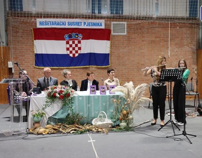 Požeška pjesnikinja Kata Tutić recitirala svoju pjesmu „Rasuta duša“ u Rešetarima