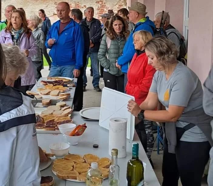 IZLET U SUSJEDNU ŽUPANIJU: Planinari Sokolovca Kroz vinograde i šume Krndije kod Feričanaca