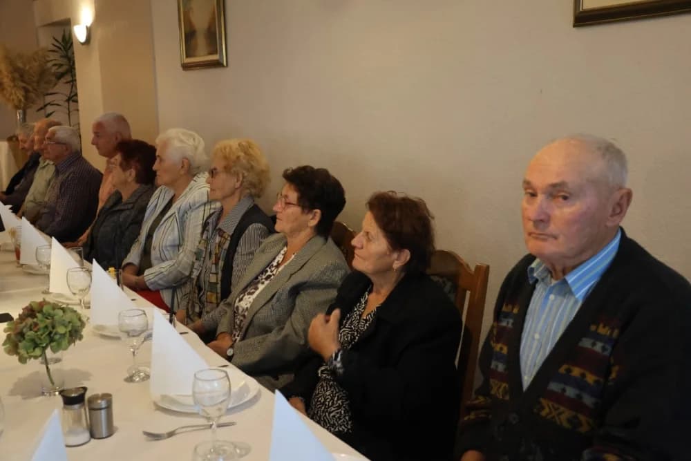 DAN STARIJIH OSOBA: Jakšićki umirovljenici dobili darove uz svoj praznik