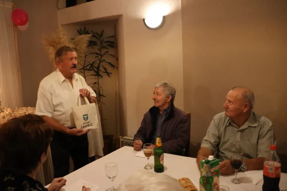 DAN STARIJIH OSOBA: Jakšićki umirovljenici dobili darove uz svoj praznik
