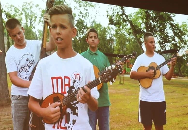 CVJETIĆI GLAZBE PLETERNICA: Predstavljen spot pobjedničke pjesme „Ljutko“ Filipa Kresovljaka