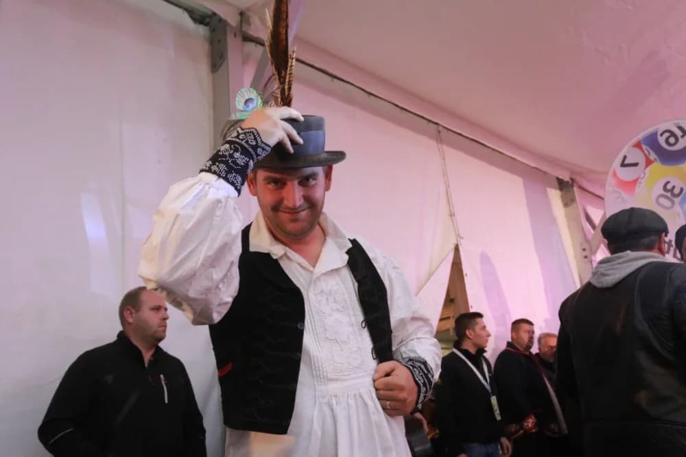 Požeški i kaptolački pjevači i tamburaši svirali i pjevali na Lika festu u Gospiću