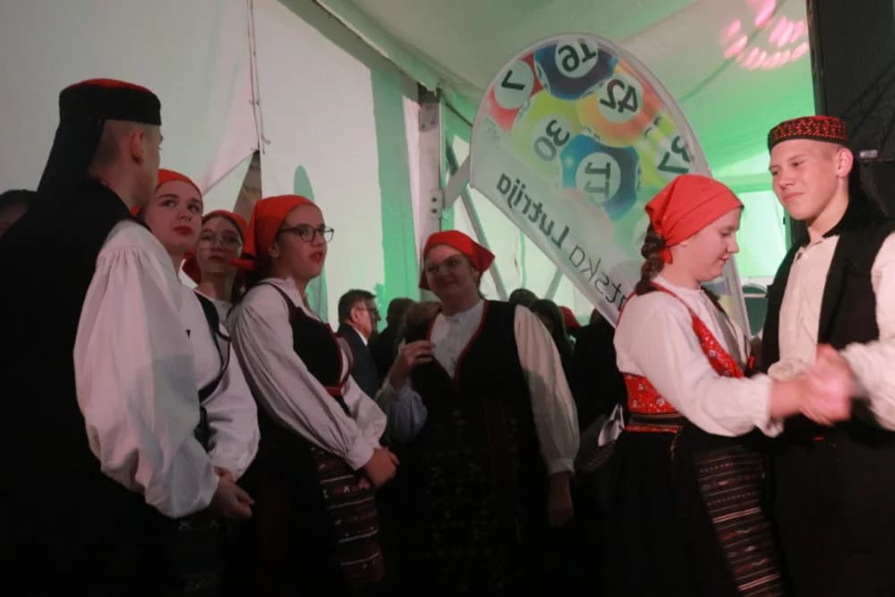 Požeški i kaptolački pjevači i tamburaši svirali i pjevali na Lika festu u Gospiću