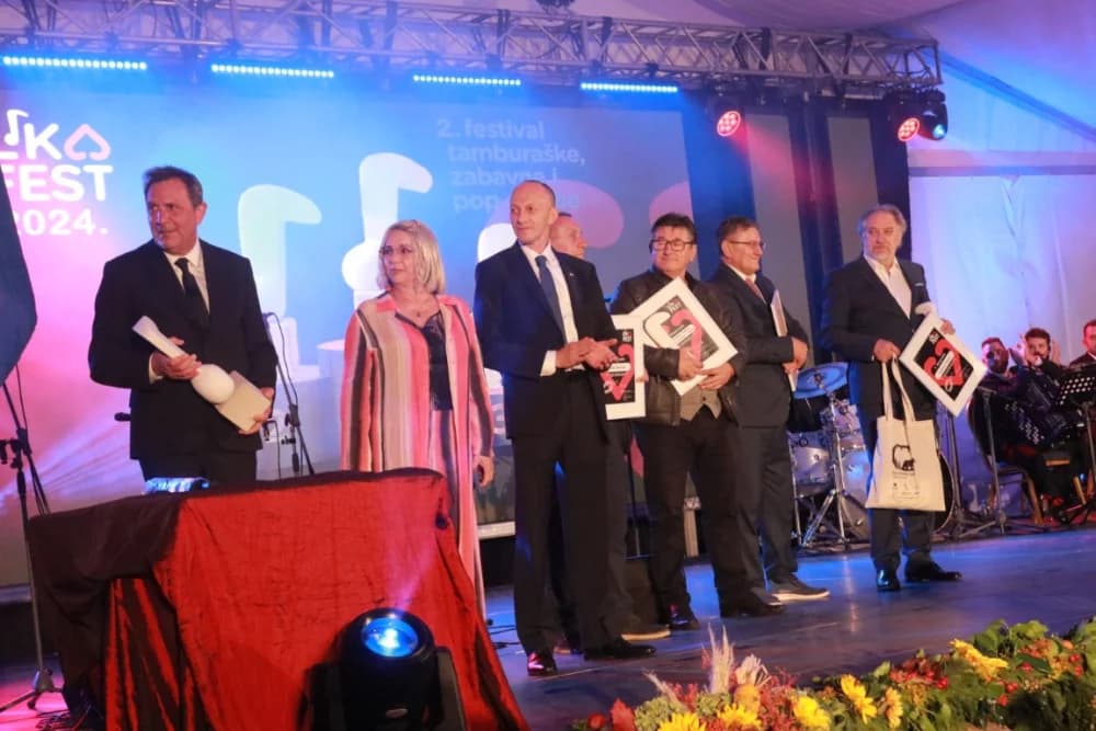 Požeški i kaptolački pjevači i tamburaši svirali i pjevali na Lika festu u Gospiću