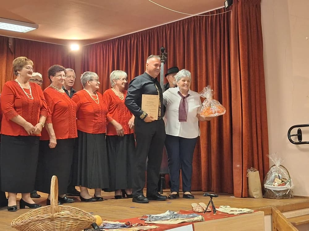 Pjevači i svirači umirovljeničke skupine Ledena berba iz velike nastupili u Mađarskoj