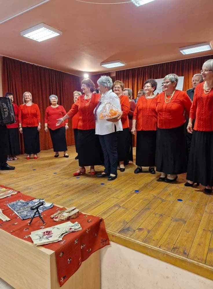 Pjevači i svirači umirovljeničke skupine Ledena berba iz velike nastupili u Mađarskoj