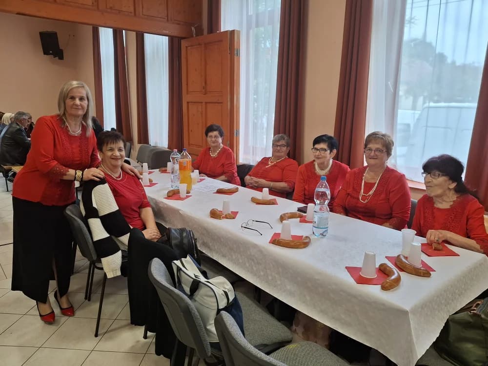 Pjevači i svirači umirovljeničke skupine Ledena berba iz velike nastupili u Mađarskoj