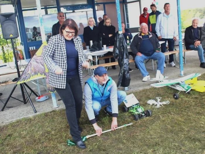 Na poljoprivednom aerodromu Ivanindvor u Pleternici održana sedma „Zmajada“
