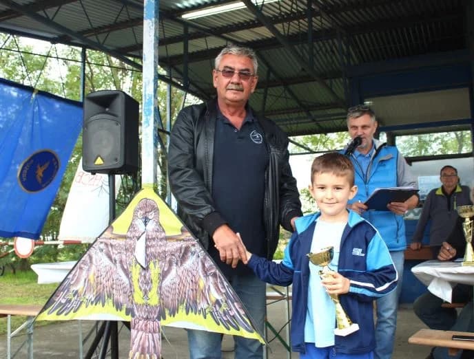 Na poljoprivednom aerodromu Ivanindvor u Pleternici održana sedma „Zmajada“