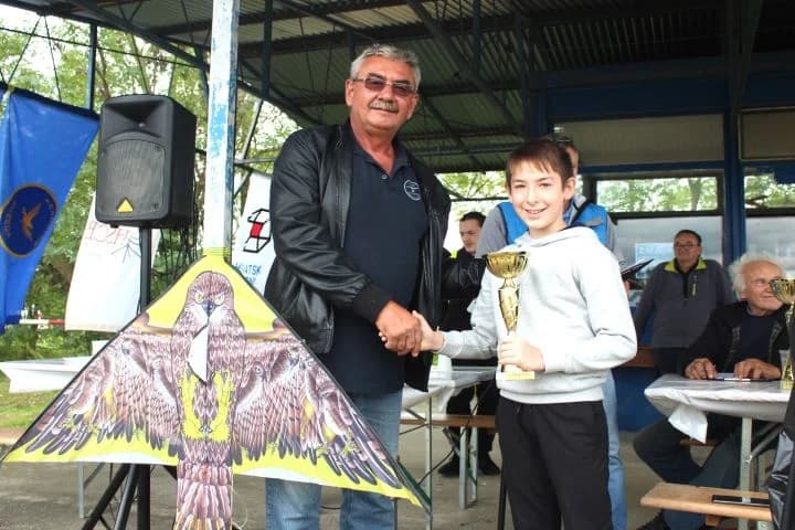 Na poljoprivednom aerodromu Ivanindvor u Pleternici održana sedma „Zmajada“