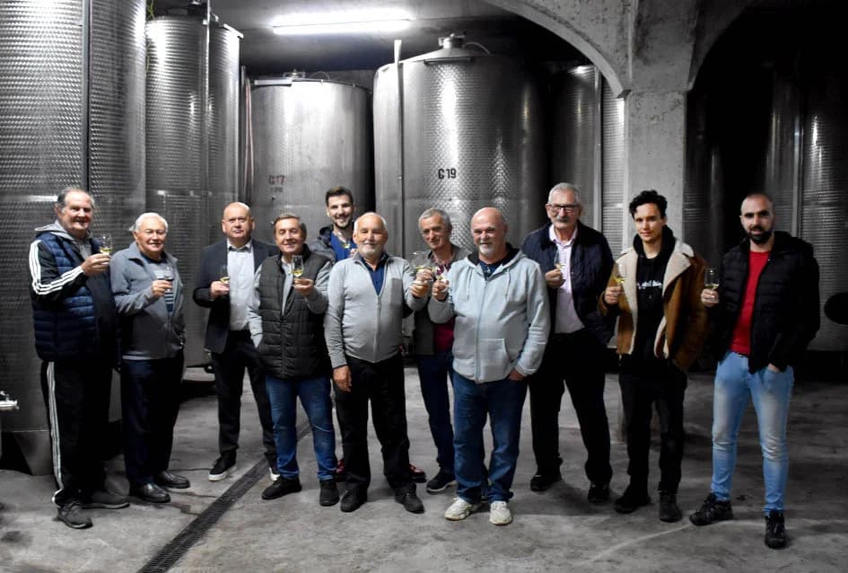 KUTJEVAČKI VINARI U POSJETU PODRUMU IVE ENJINGIJA: Uz kušanje mladih vina obilježen završetak berbe