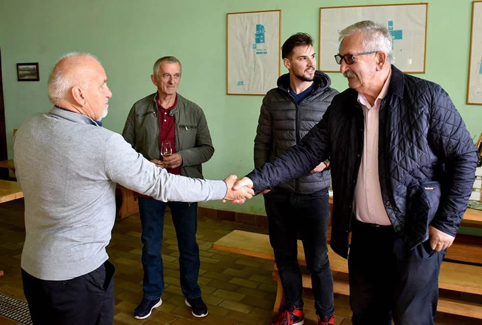 KUTJEVAČKI VINARI U POSJETU PODRUMU IVE ENJINGIJA: Uz kušanje mladih vina obilježen završetak berbe