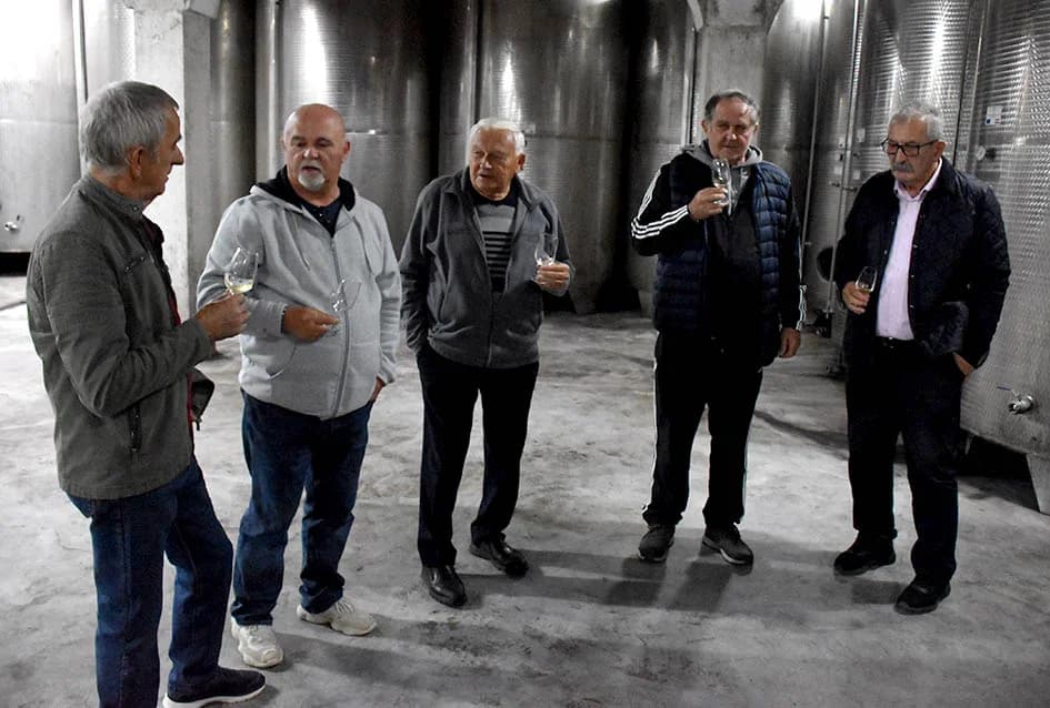 KUTJEVAČKI VINARI U POSJETU PODRUMU IVE ENJINGIJA: Uz kušanje mladih vina obilježen završetak berbe