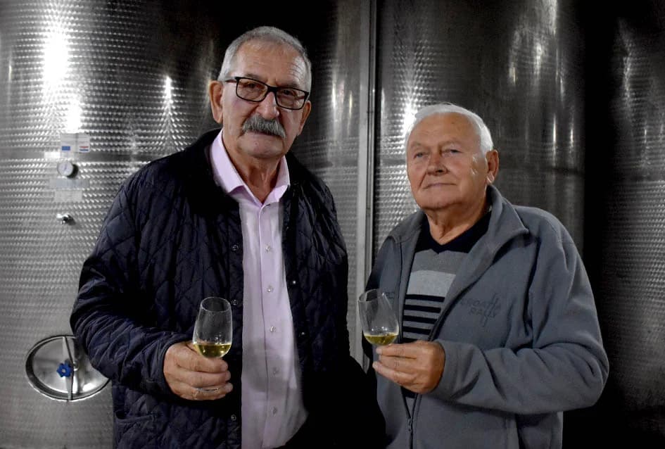 KUTJEVAČKI VINARI U POSJETU PODRUMU IVE ENJINGIJA: Uz kušanje mladih vina obilježen završetak berbe