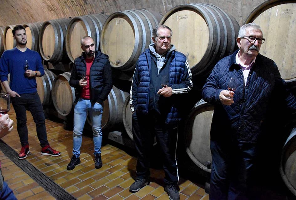 KUTJEVAČKI VINARI U POSJETU PODRUMU IVE ENJINGIJA: Uz kušanje mladih vina obilježen završetak berbe