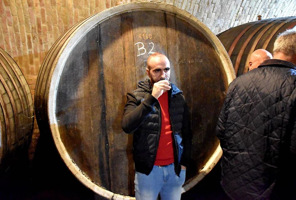 KUTJEVAČKI VINARI U POSJETU PODRUMU IVE ENJINGIJA: Uz kušanje mladih vina obilježen završetak berbe
