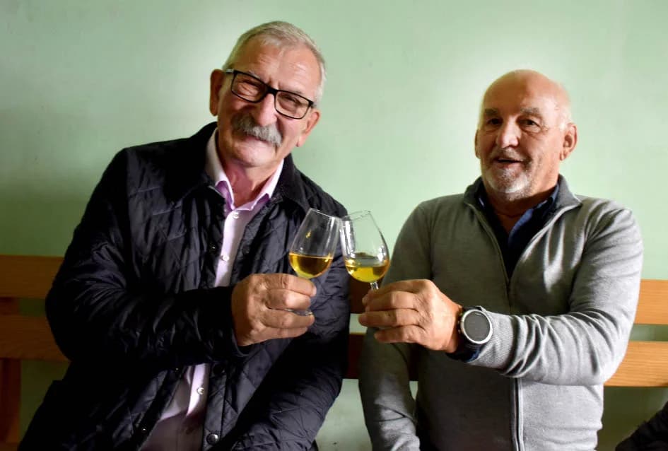 KUTJEVAČKI VINARI U POSJETU PODRUMU IVE ENJINGIJA: Uz kušanje mladih vina obilježen završetak berbe