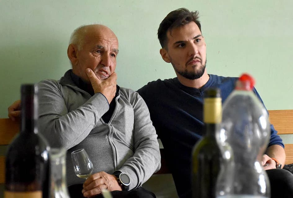KUTJEVAČKI VINARI U POSJETU PODRUMU IVE ENJINGIJA: Uz kušanje mladih vina obilježen završetak berbe