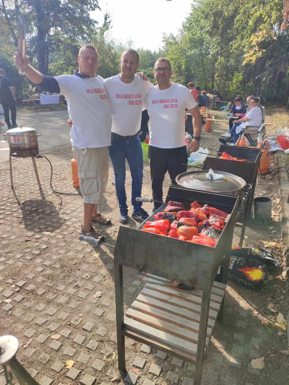Članovi požeške Udruge ALUMNI FTRR-a na Ajvar Festu u Lipiku [FOTO]
