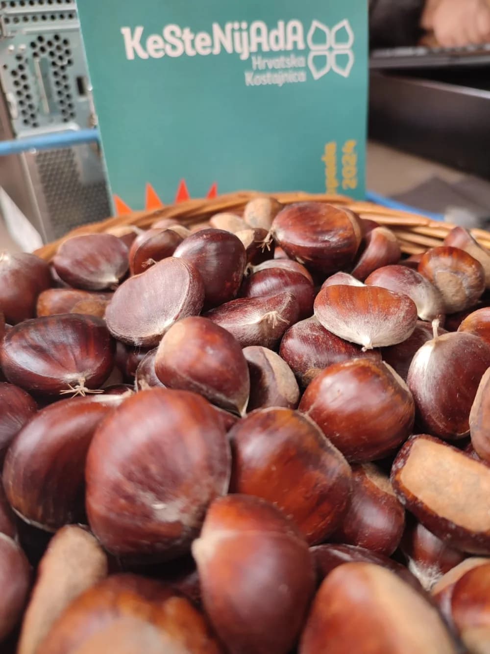 Planinari požeškog Sokolovca kušali kestenje na priredbi u Hrvatskoj Kostajnici