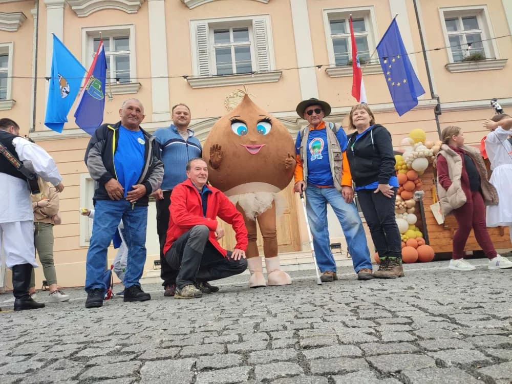 Planinari požeškog Sokolovca kušali kestenje na priredbi u Hrvatskoj Kostajnici