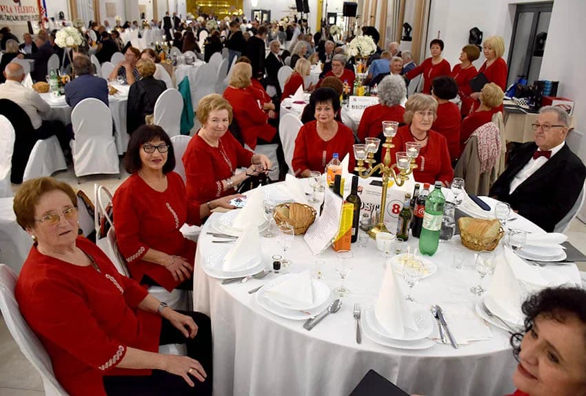 ODRŽANA TRADICIONALNA LIČKA ZABAVA: Uz pjesmu i ples do jutra