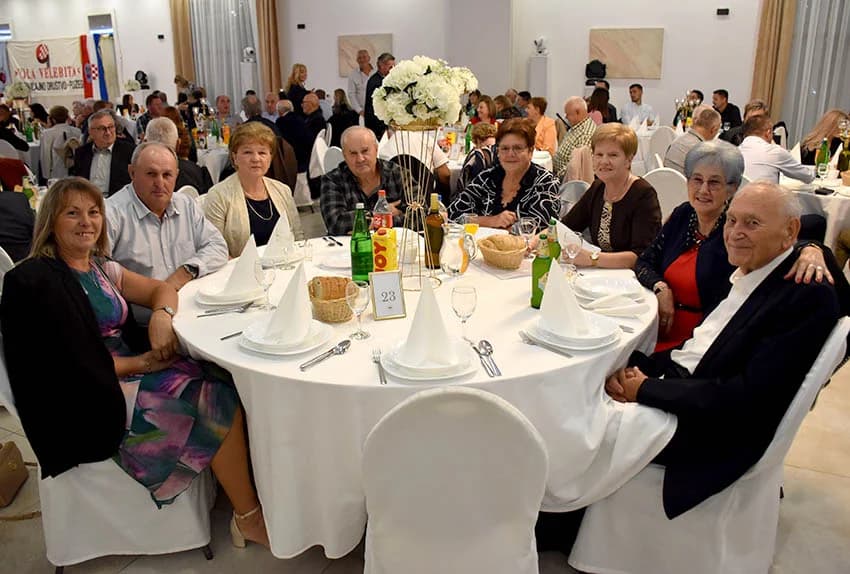 ODRŽANA TRADICIONALNA LIČKA ZABAVA: Uz pjesmu i ples do jutra