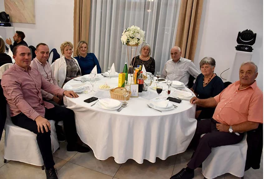 ODRŽANA TRADICIONALNA LIČKA ZABAVA: Uz pjesmu i ples do jutra