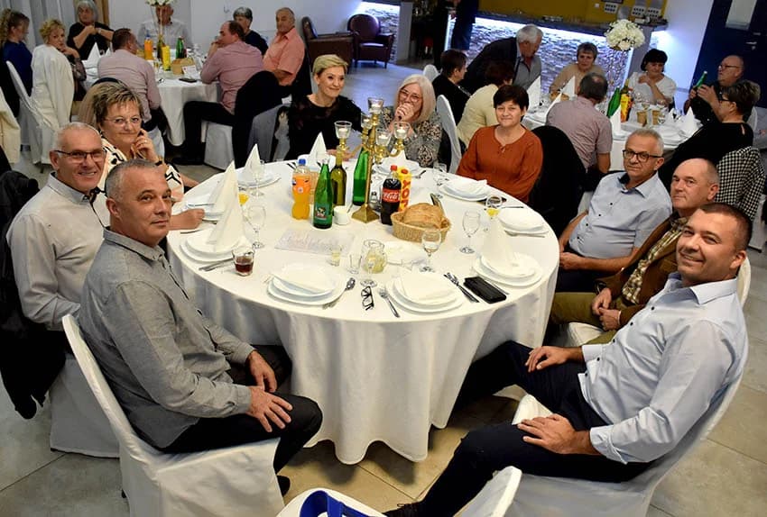 ODRŽANA TRADICIONALNA LIČKA ZABAVA: Uz pjesmu i ples do jutra
