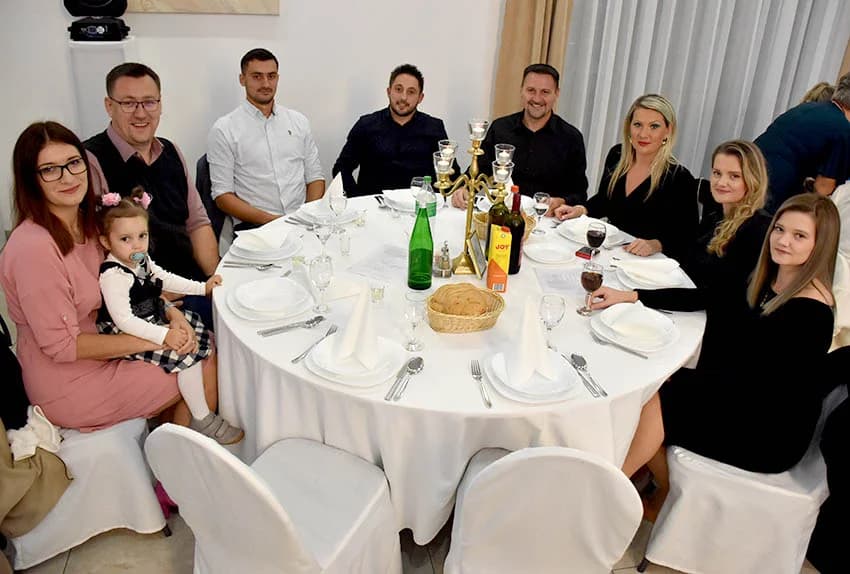 ODRŽANA TRADICIONALNA LIČKA ZABAVA: Uz pjesmu i ples do jutra