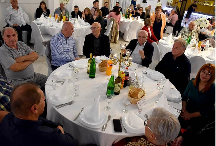 ODRŽANA TRADICIONALNA LIČKA ZABAVA: Uz pjesmu i ples do jutra