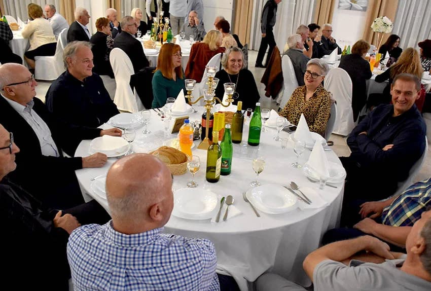 ODRŽANA TRADICIONALNA LIČKA ZABAVA: Uz pjesmu i ples do jutra
