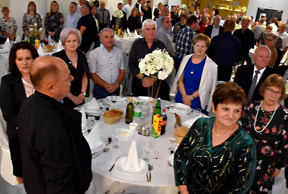 ODRŽANA TRADICIONALNA LIČKA ZABAVA: Uz pjesmu i ples do jutra