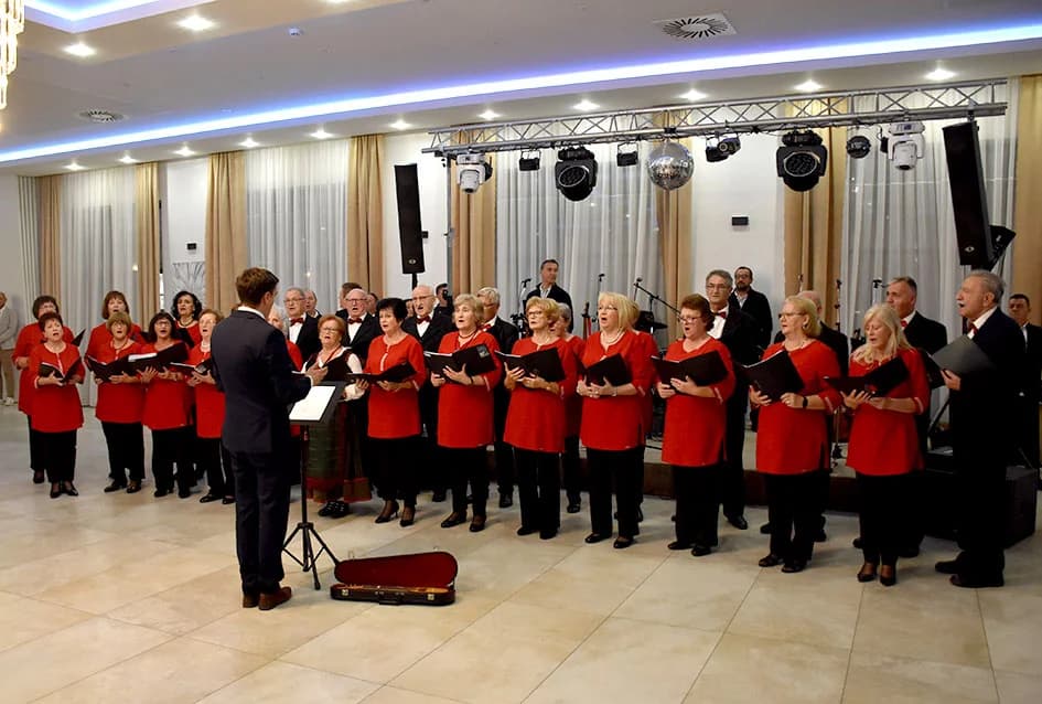 ODRŽANA TRADICIONALNA LIČKA ZABAVA: Uz pjesmu i ples do jutra
