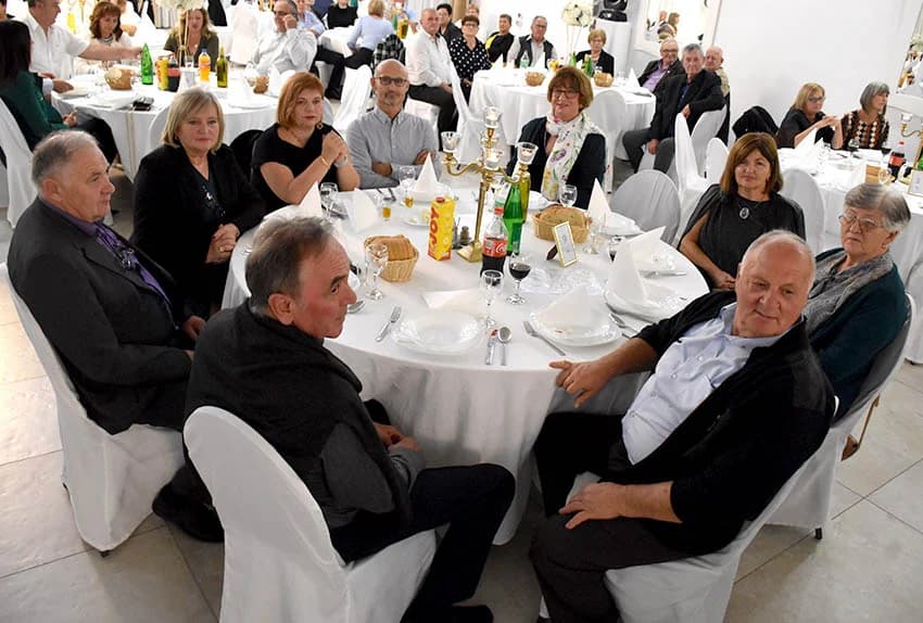 ODRŽANA TRADICIONALNA LIČKA ZABAVA: Uz pjesmu i ples do jutra